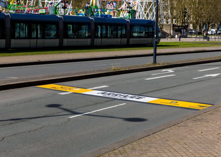 Ligne d'arrivée du Tour de France sur le quai Louis XVIII