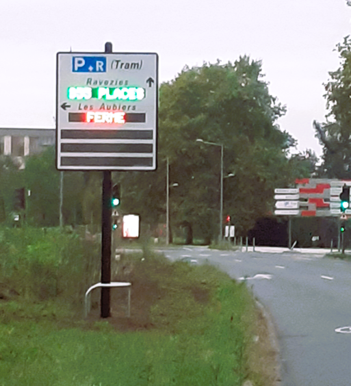 Vue du panneau lumineux des allées de Boutaut à Bruges