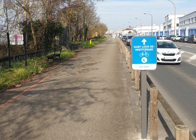 Photo de la signalétique du ReVE4 du quai Deschamps